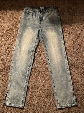 Everyday Straight Leg Jeans in Faded Light Blue